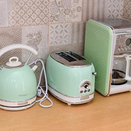 Chania Vintage Escape - Sea View Gem By Old Port *