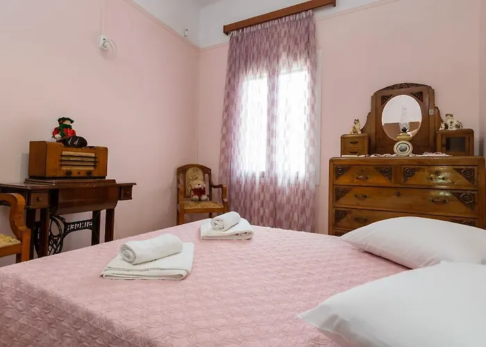 Chania Vintage Escape - Sea View Gem By Old Port Ханья (Крит)