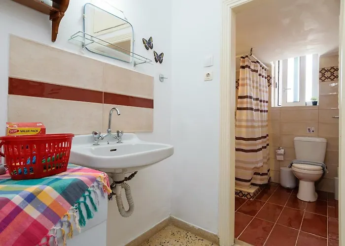 Апартаменти Chania Vintage Escape - Sea View Gem By Old Port *