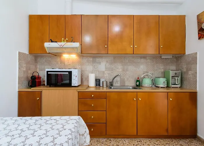 Апартаменти Chania Vintage Escape - Sea View Gem By Old Port *